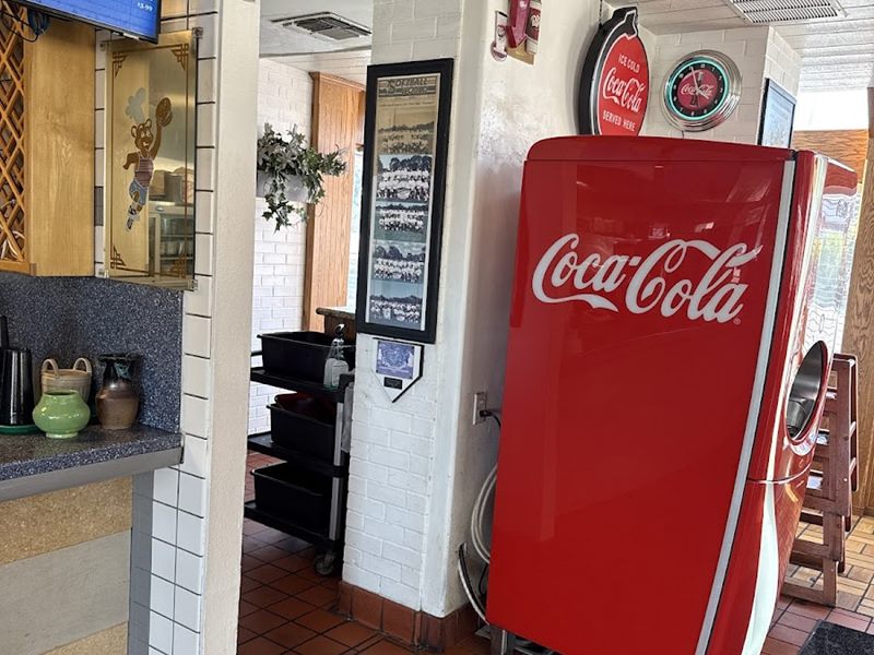California Burgers interior